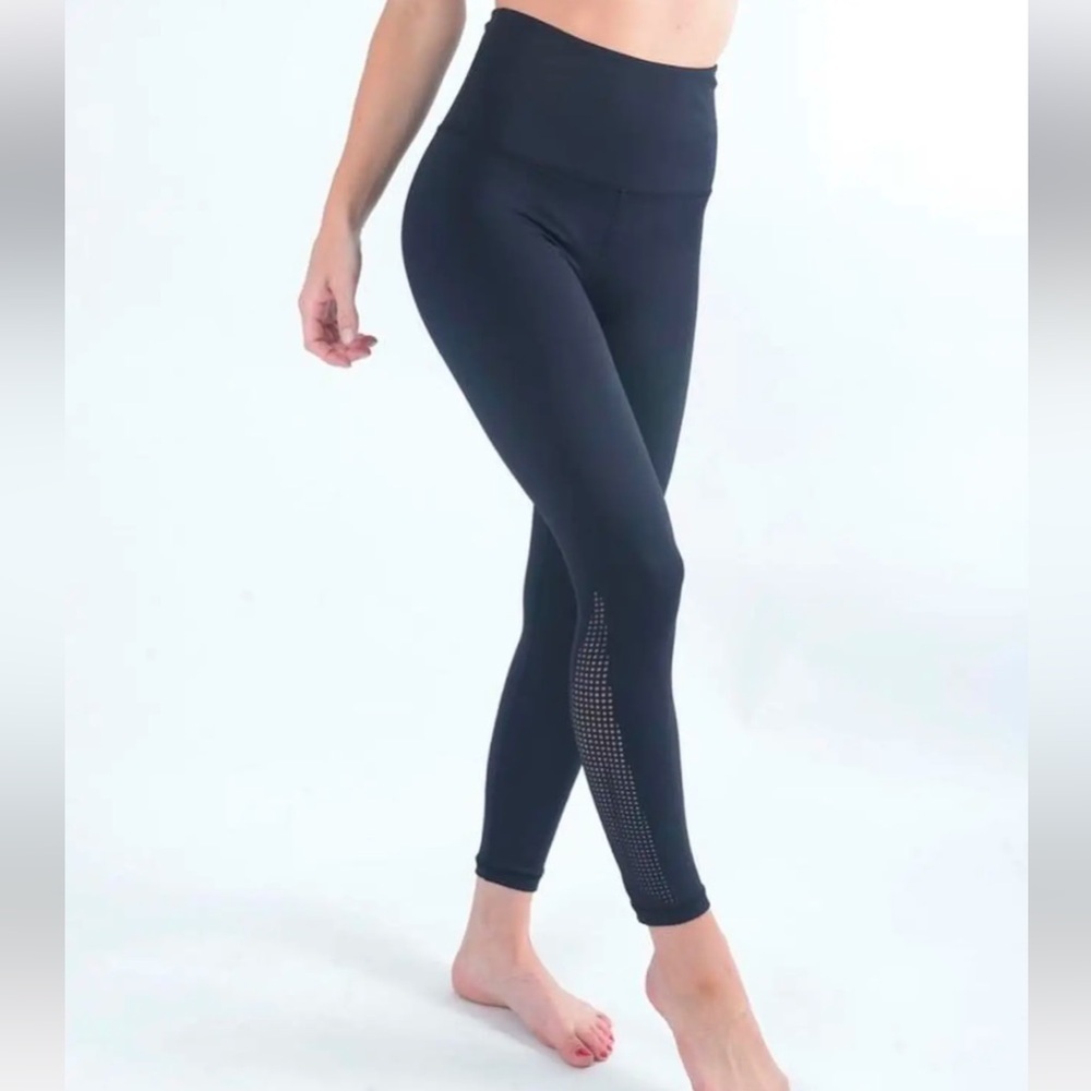 ZYIA Black Flame Light n Tight Hi-Rise 7/8 Black Leggings